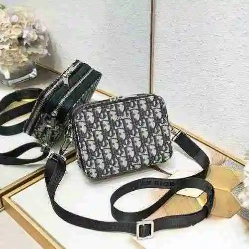 El bolso para cámara exclusivo para hombres está hecho de cuero original importado de primer nivel y
