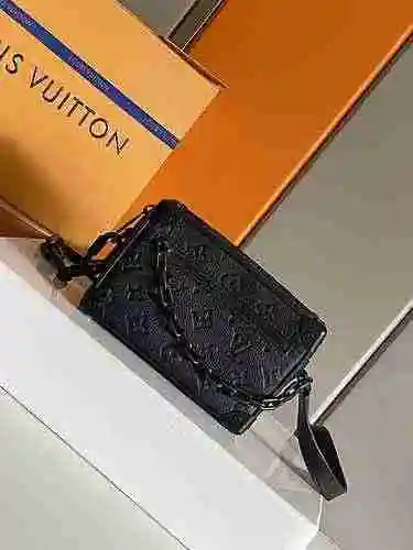 El bolso de cadena exclusivo para hombres está hecho de cuero original importado de primer nivel y u