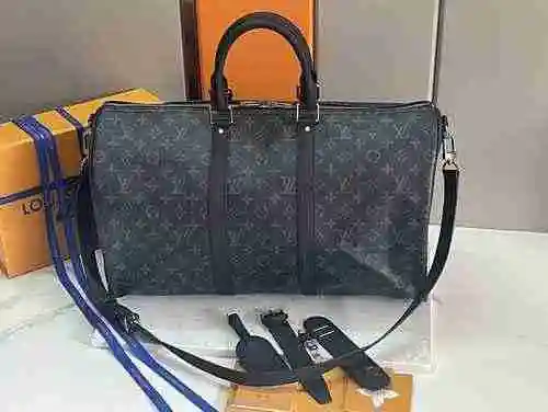 La bolsa de viaje exclusiva para hombres está hecha de material de lona importado de primer nivel y 