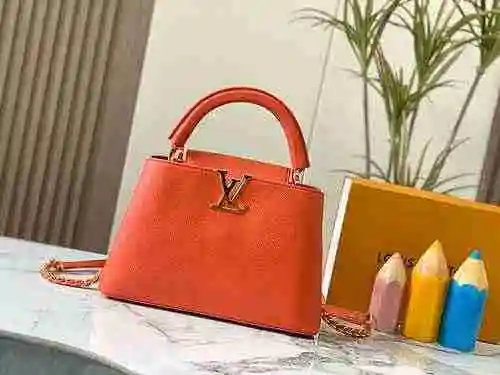 El bolso está hecho de piel de vaca original importada, con una bolsa de regalo de entrega de alta c