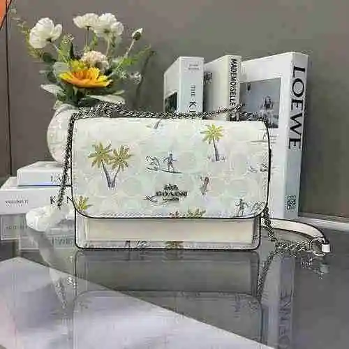 El bolso cruzado está hecho de piel de vaca original importada, con una bolsa de regalo de entrega d