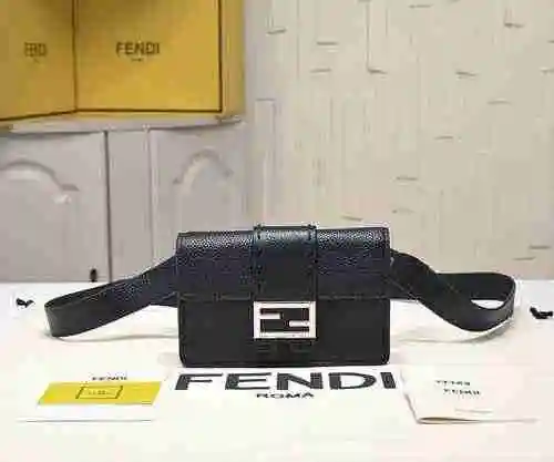 El bolso cruzado está hecho de piel de vaca original importada, con una bolsa de regalo de entrega d