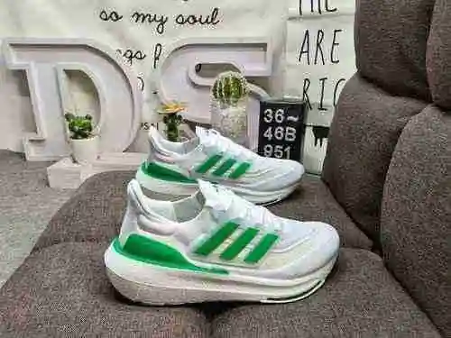 The 951D truly explosive Adidas Ultra Boost 2022 series with a half size UB popcorn front and back r