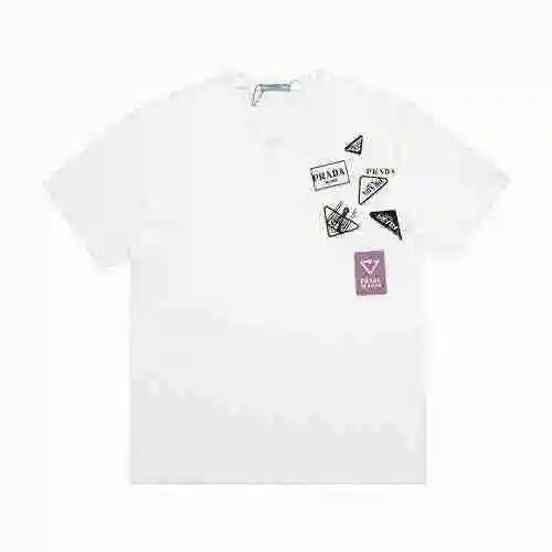 PRADA Camiseta de manga corta con estampado de triángulos Prada</span>