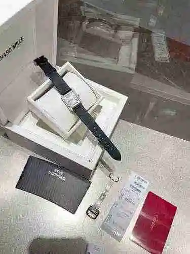Pareja de relojes Cartier emparejados con movimiento mecánico completamente automático original Caja