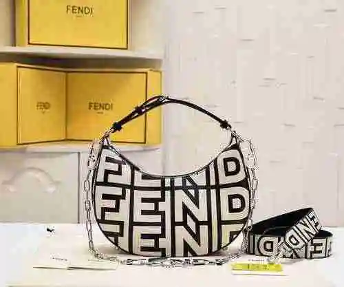 La bolsa para las axilas está hecha de piel de vaca original importada, con una bolsa de regalo de e
