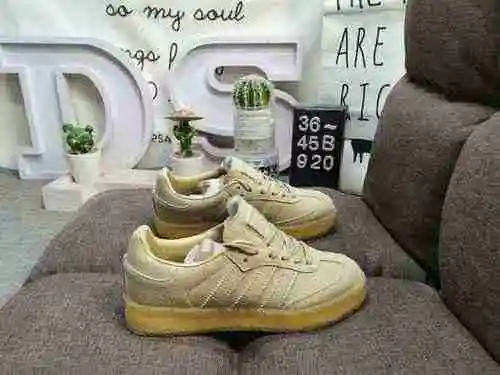 Los zapatos 920D para hombre y mujer están fabricados en un auténtico sistema de talla media, con un