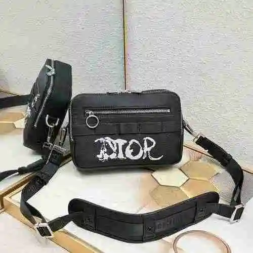 El bolso para cámara exclusivo para hombres está hecho de cuero original importado de primer nivel y