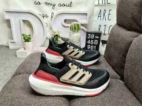 The 951D truly explosive Adidas Ultra Boost 2022 series with a half size UB popcorn front and back r
