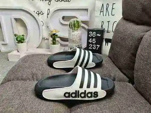 237D Adidas SuperStar Slide sports slippers. HeartGear is used inside ® Thermal equipment technology
