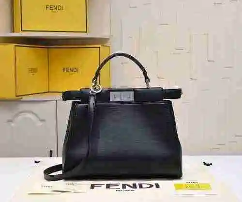 El bolso está hecho de piel de vaca original importada, con una bolsa de regalo de entrega de alta c