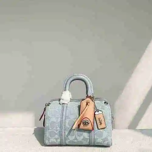 El bolso está hecho de piel de vaca original importada, con una bolsa de regalo de entrega de alta c