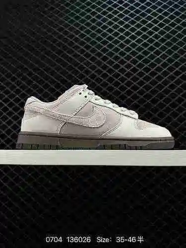 3 Nike Dunk Low "Gold Swoosh" Beige Blanco Este zapato presenta el blanco como tono de col