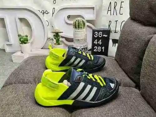 Los zapatos deportivos para exteriores 281D TERREX DAROGA TWO 13 S.RDY tienen un brillo cómodo por l
