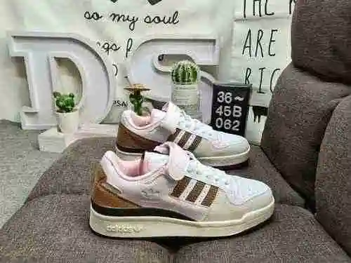 062DAdidas Forum 84 Low Zapatillas casual de moda, versátiles y de corte bajo. Basado en la aparienc