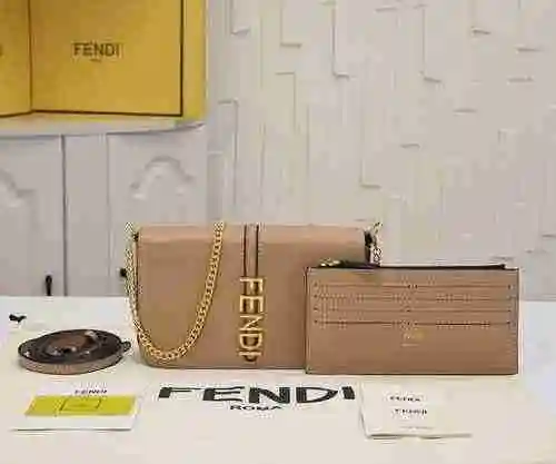 El bolso de cadena está hecho de piel de vaca original importada, con una bolsa de regalo de entrega
