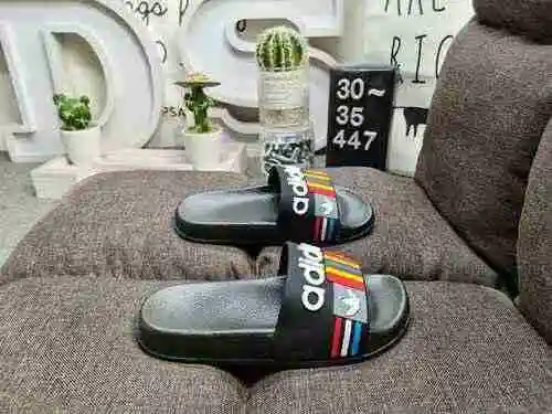 Zapatillas de verano 447D, nuevos zapatos de playa, calzado deportivo informal para nadar