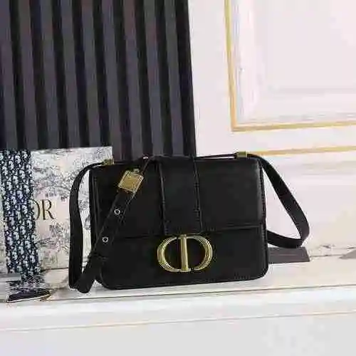 El bolso cruzado está hecho de piel de vaca original importada, con una bolsa de regalo de entrega d