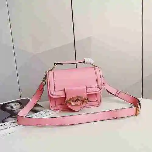 El bolso bandolera está hecho de piel de vaca original importada, con una bolsa de regalo de entrega
