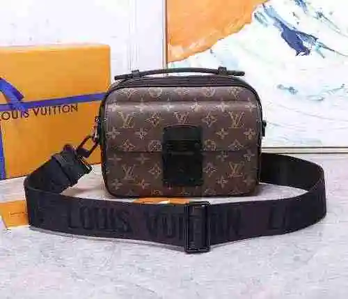 La bolsa de mensajería exclusiva para hombres está hecha de material de lona importado de primer niv
