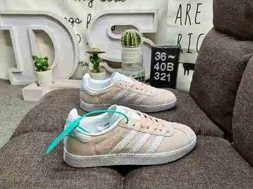 321D adopts a combination of soft fiber cow cut leather and imported mercerized pig leather upper ma