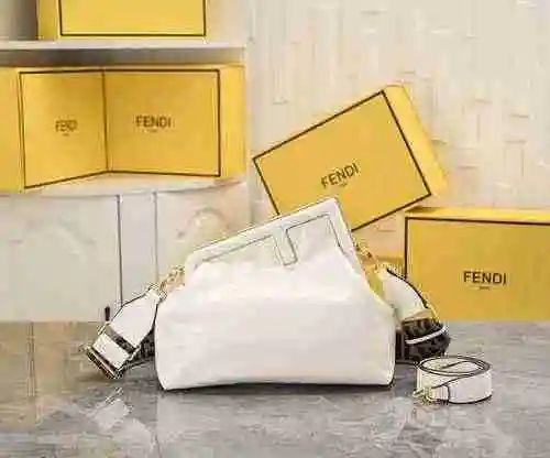 El bolso cruzado está hecho de piel de vaca original importada, con una bolsa de regalo de entrega d