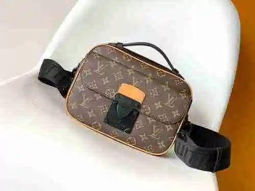 La bolsa de mensajería exclusiva para hombres está hecha de material de lona importado de primer niv