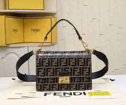 El bolso cruzado está hecho de piel de vaca original importada, con una bolsa de regalo de entrega d