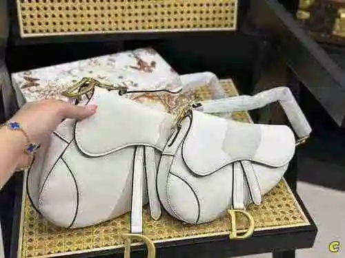 La alforja está hecha de piel de vaca original importada y una bolsa de regalo de entrega de alta ca