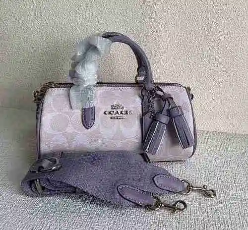 El bolso adopta piel de vaca original importada y una bolsa de regalo de entrega de alta calidad. Ta