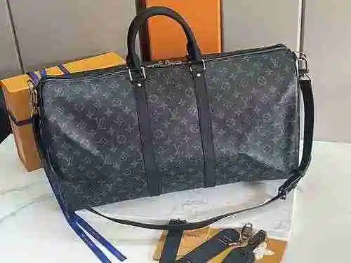 La bolsa de viaje exclusiva para hombres está hecha de material de lona importado de primer nivel y 