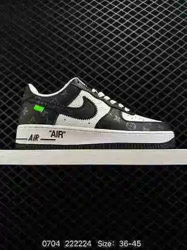 2 Auténticas zapatillas casual Nike Air Force Low Air Force One de caña baja. El rendimiento de amor