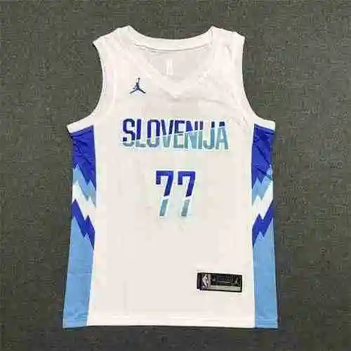 Selección eslovena número 77, Luka Dongcheci blanco