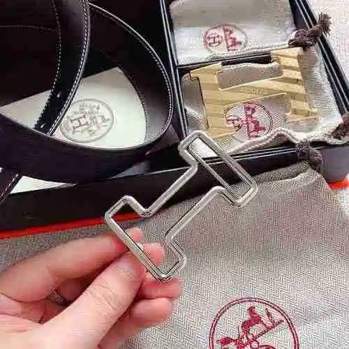 Mostrando plenamente la personalidad de la marca, excelente textura y tacto suave.