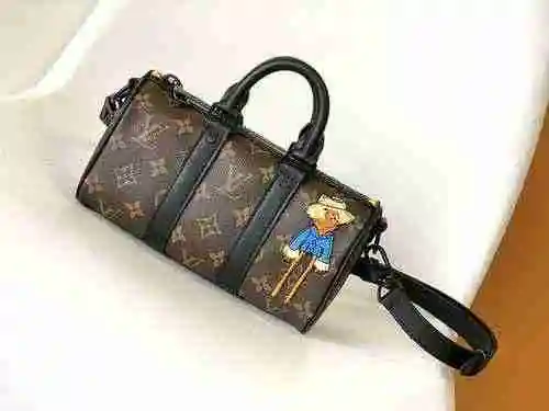 La bolsa tipo almohada para hombre está hecha de material de lona importado de primer nivel y una ve