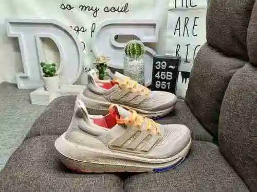 The 951D truly explosive Adidas Ultra Boost 2022 series with a half size UB popcorn front and back r