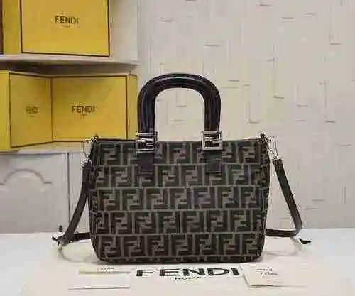El bolso está hecho de material de lona importado, con una bolsa de regalo de entrega de alta calida