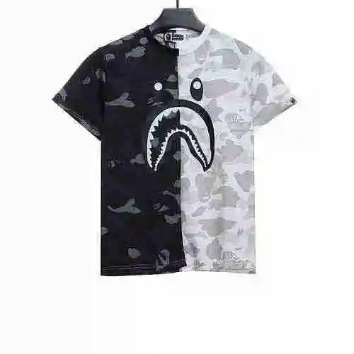 BAPE Manga corta con estampado de boca de tiburón y camuflaje en contraste