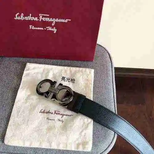 Cinturón de piel de vacuno con estampado de lichi y capa superior de doble cara