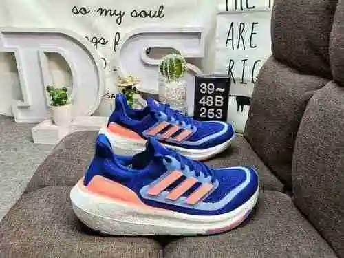 The Adidas Ultra Boost 2022 series, featuring a 253D true explosion with a half size UB popcorn fron