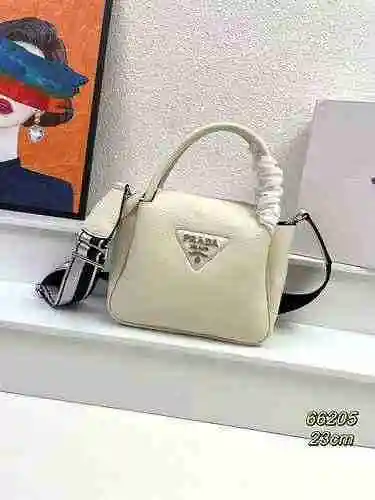 El bolso está hecho de piel de vaca original importada, con una bolsa de regalo de entrega de alta c