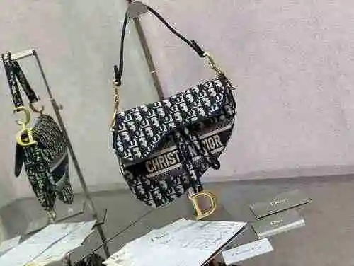 La alforja está hecha de piel de vaca original importada y una bolsa de regalo de entrega de alta ca