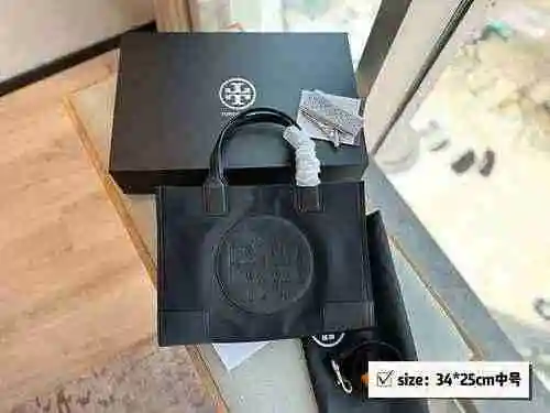 El bolso está hecho de material de lona importado, con una bolsa de regalo de entrega de alta calida