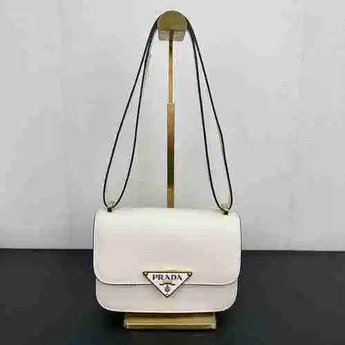 El bolso de hombro adopta cuero original importado de alto nivel y una versión réplica de alta gama 
