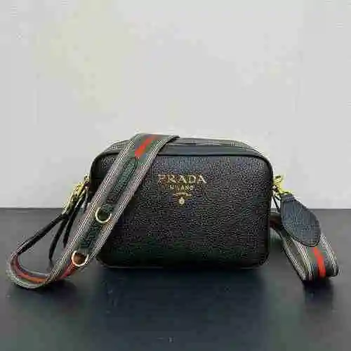 El bolso bandolera está hecho de piel de vaca original importada, con una bolsa de regalo de entrega
