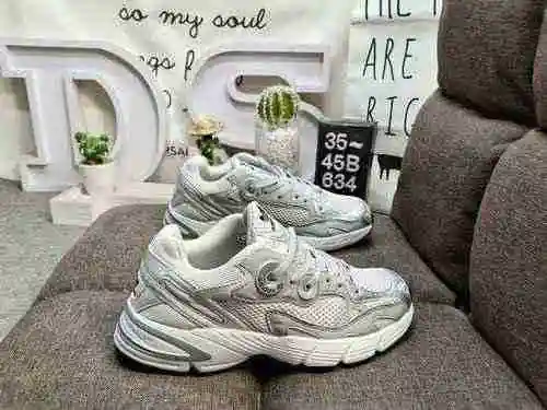 634 Dadidas original Astir retro single piece ASIR shoe inspired by running styles from the 0s, with
