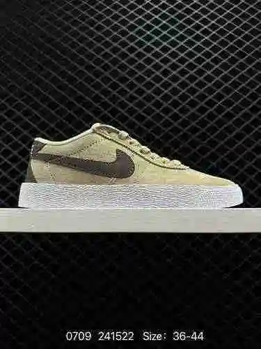 Las zapatillas Nike Nike Sb Bruin Hi Black Samurai también cuentan con un logotipo de la marca en re