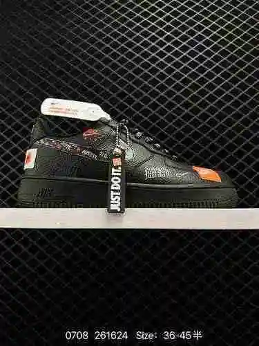 2 Air Force" Just Do It" El tono general de los zapatos de marca compartida es negro, con 