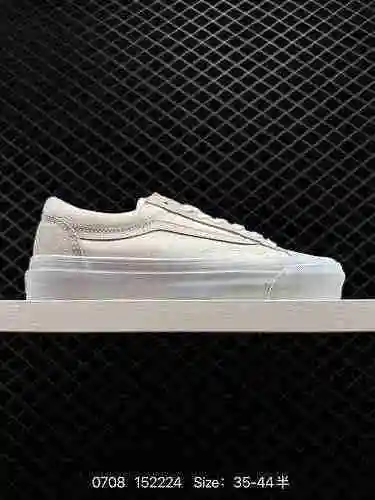 En la serie Vans Vault Originals 20000, Vans lanzó dos combinaciones de colores diferentes del OG St