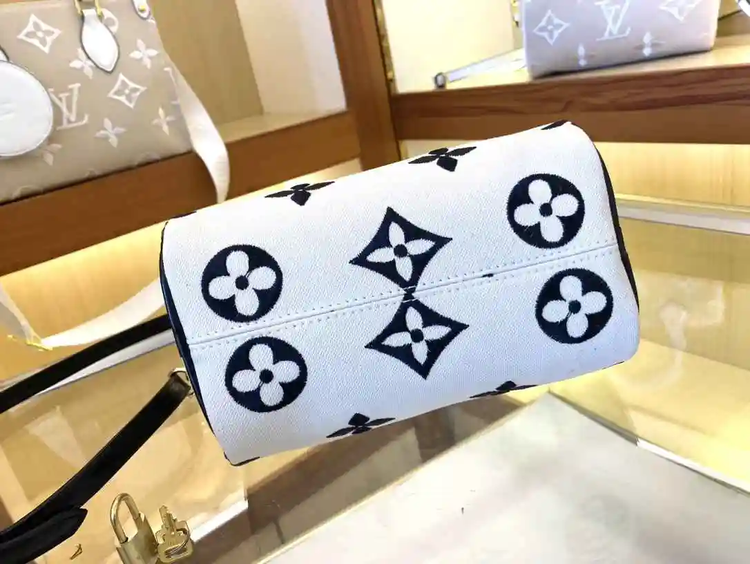 RF002650 (3).webp
